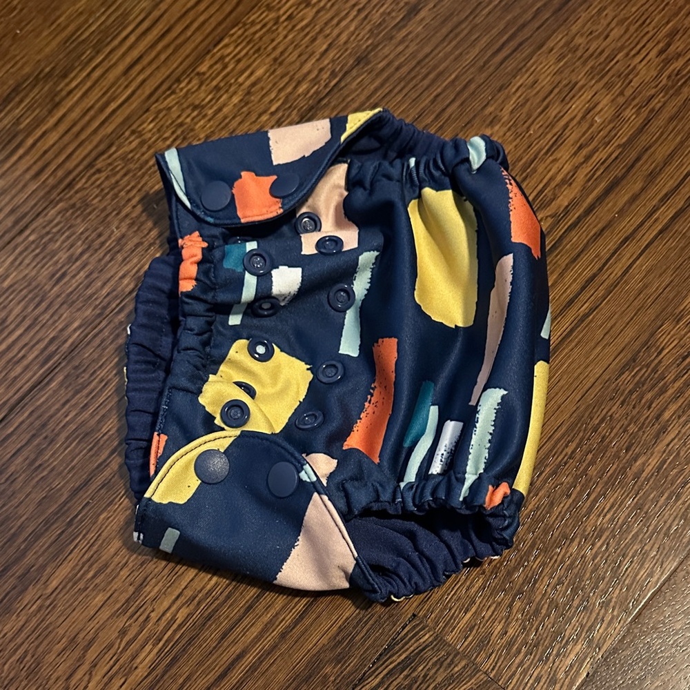 Esembly Cloth Diaper Set - Size 1 (7-17lbs) - Picture 3 of 5